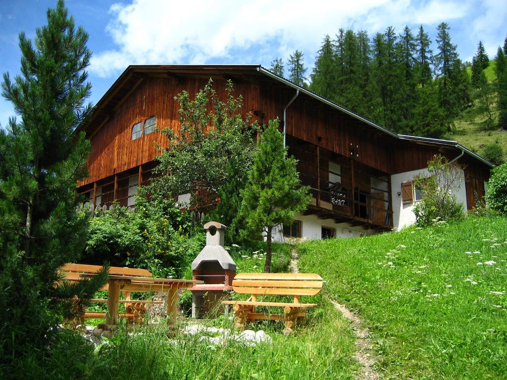 Ciasa Raut Appartement La Valle Buitenkant foto