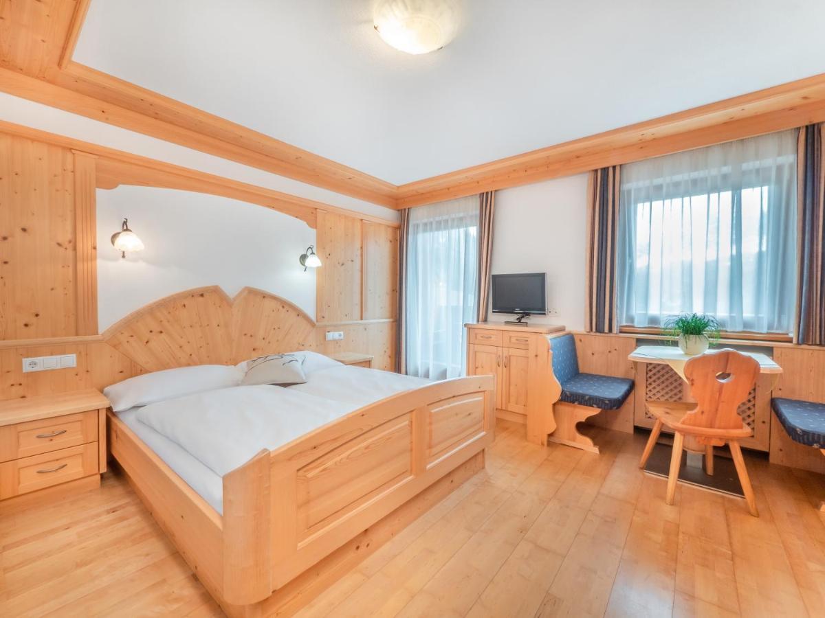 Ciasa Raut Appartement La Valle Buitenkant foto