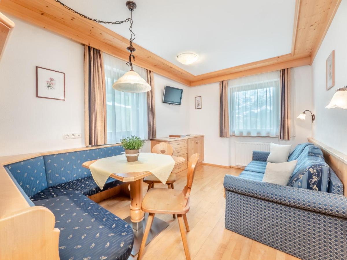Ciasa Raut Appartement La Valle Buitenkant foto